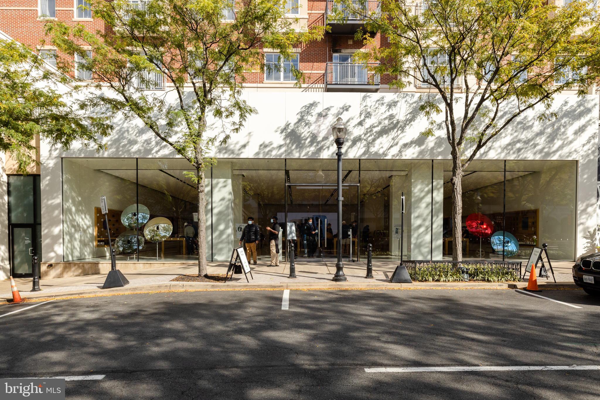 1021 N Garfield St #633