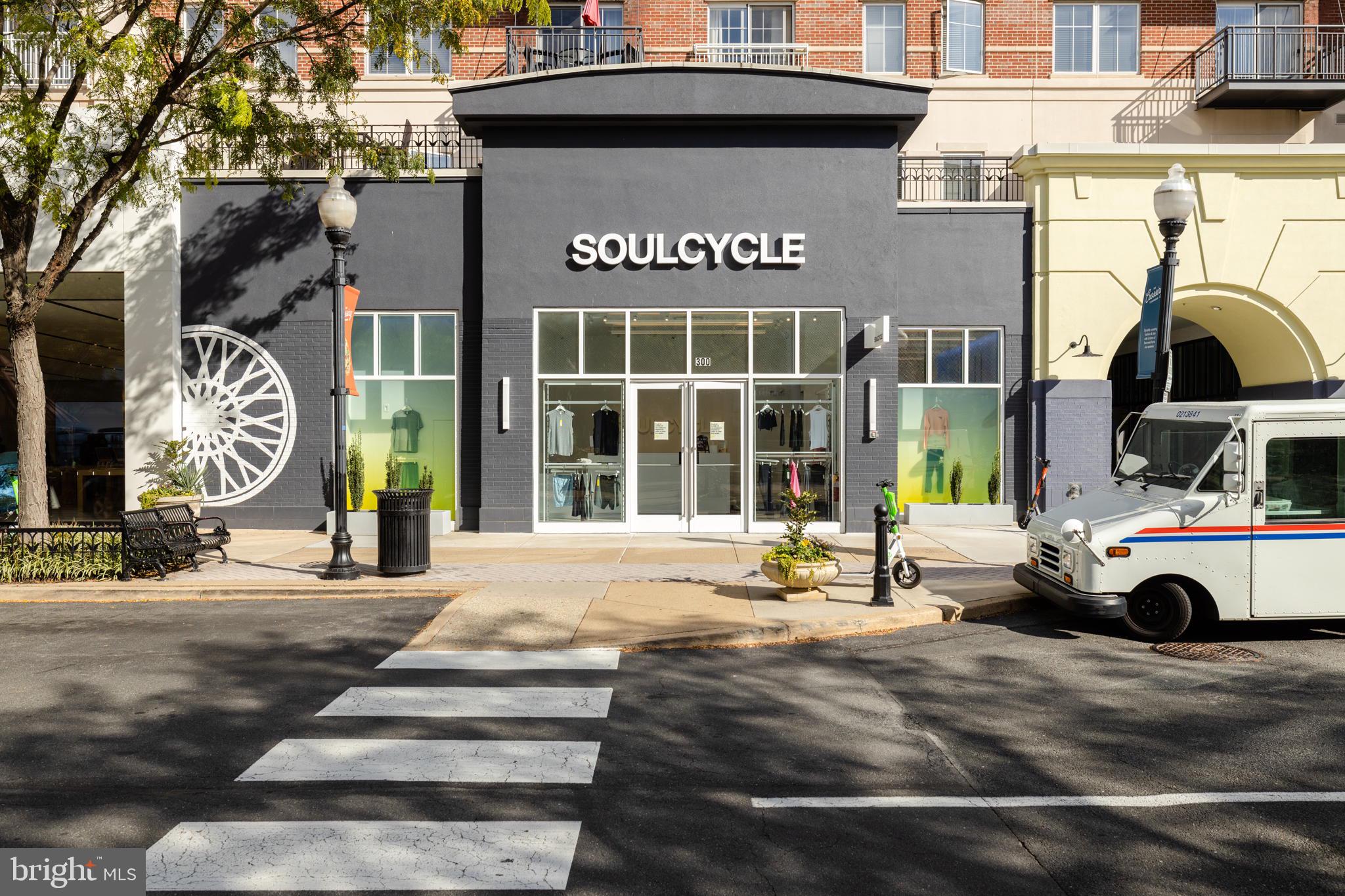 1021 N Garfield St #633