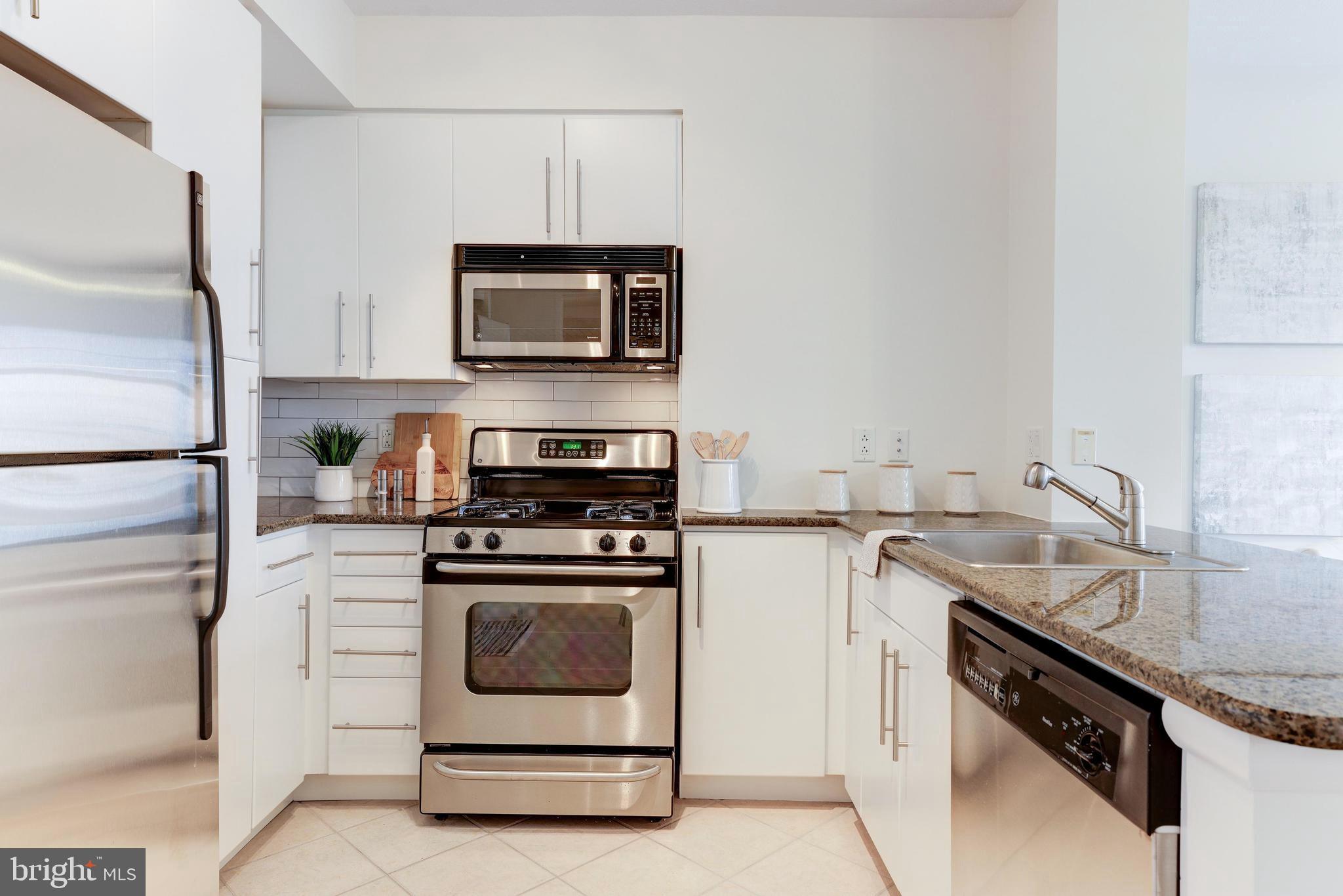 1021 N Garfield St #633