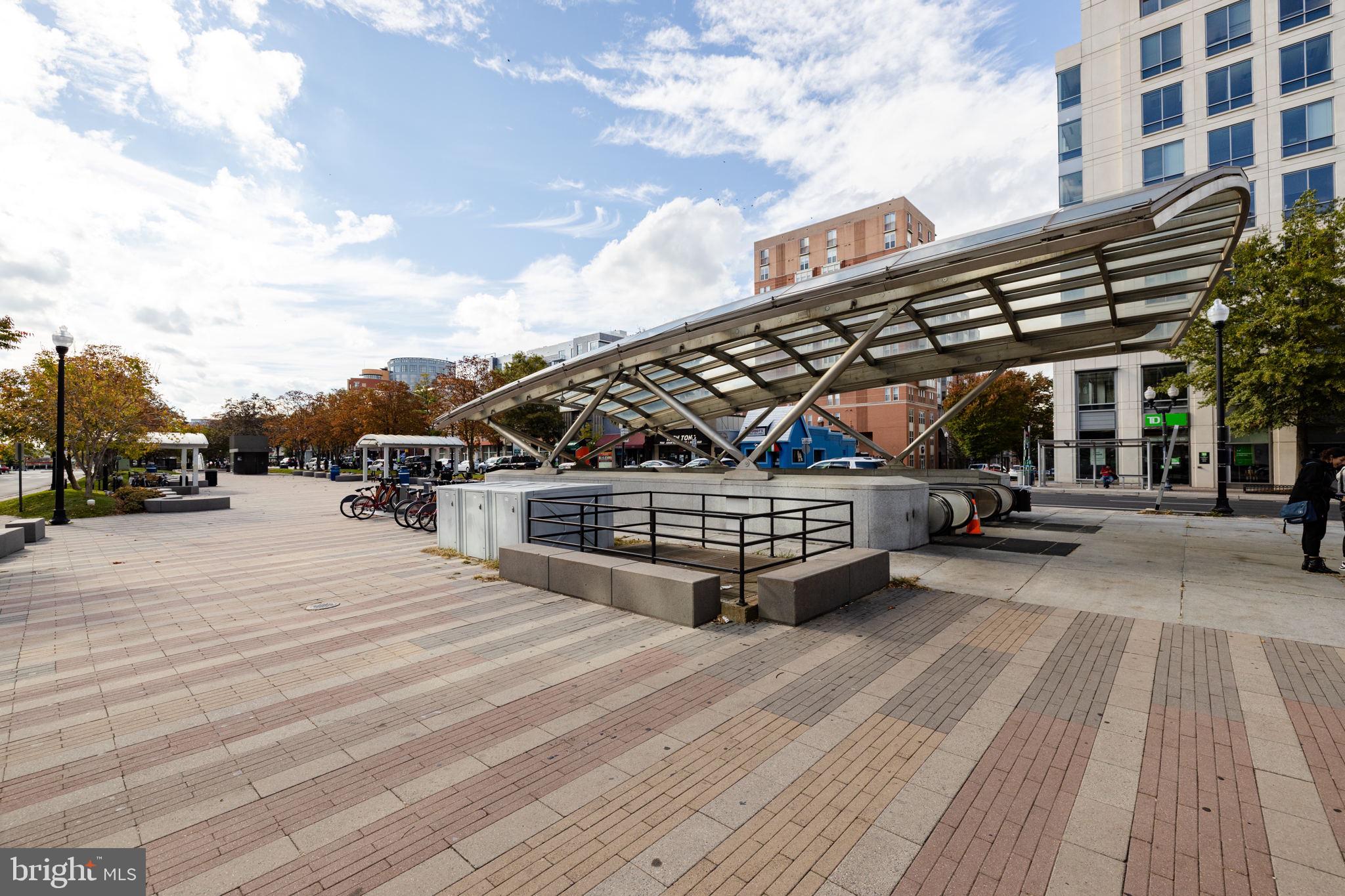 1021 N Garfield St #633