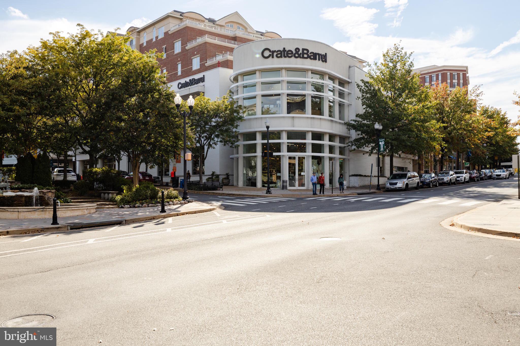 1021 N Garfield St #633