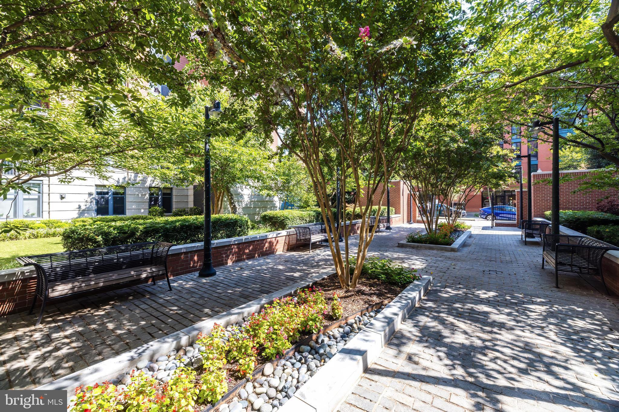 1021 N Garfield St #633