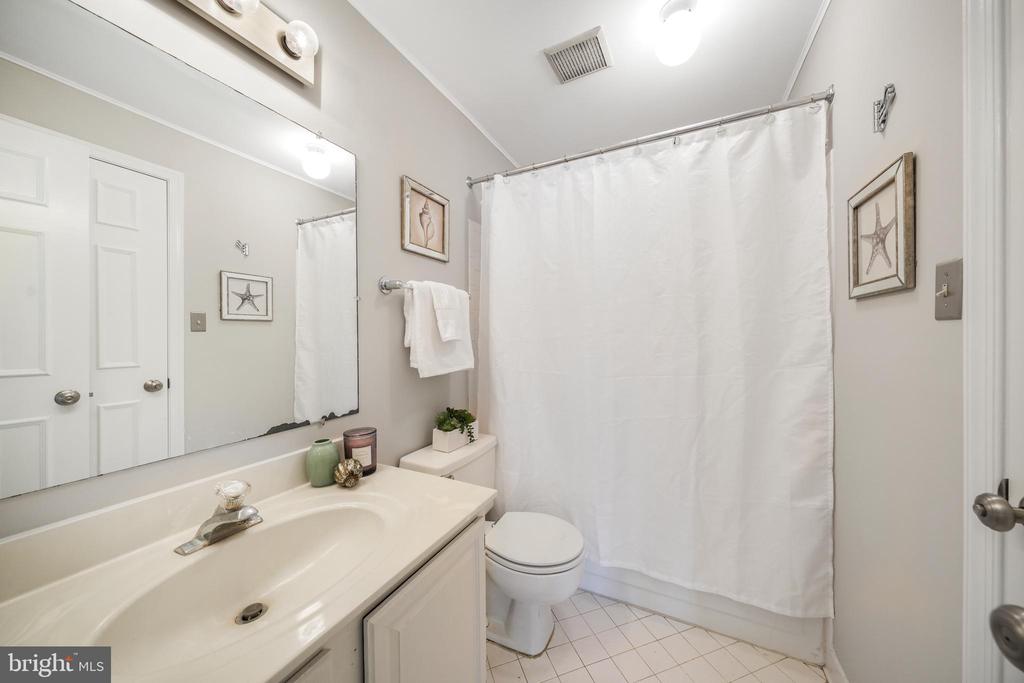 2540 Fairfax Dr #2b