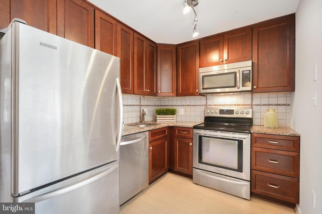 2540 Fairfax Dr #2b