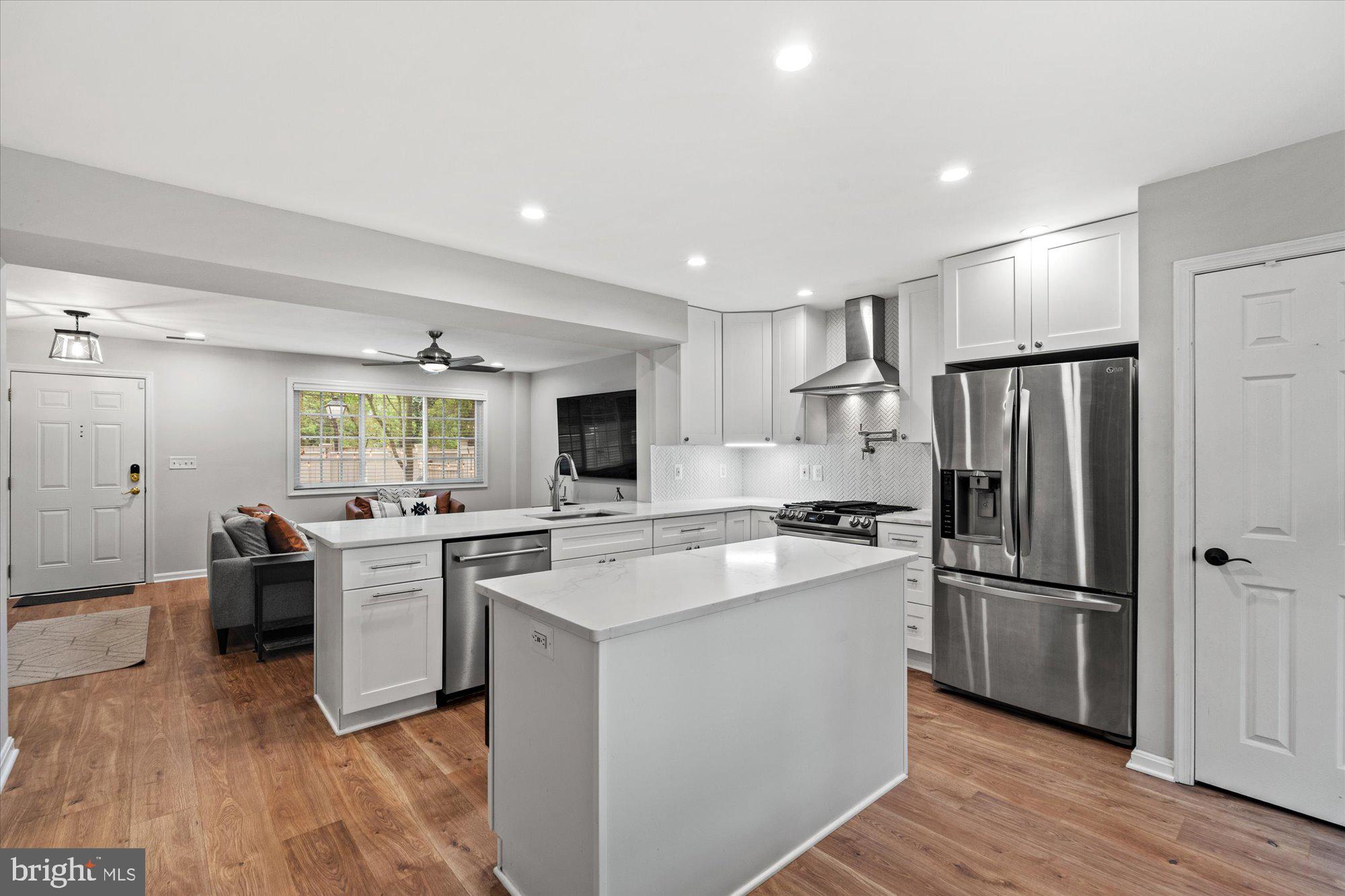 1569 N van Dorn St #A