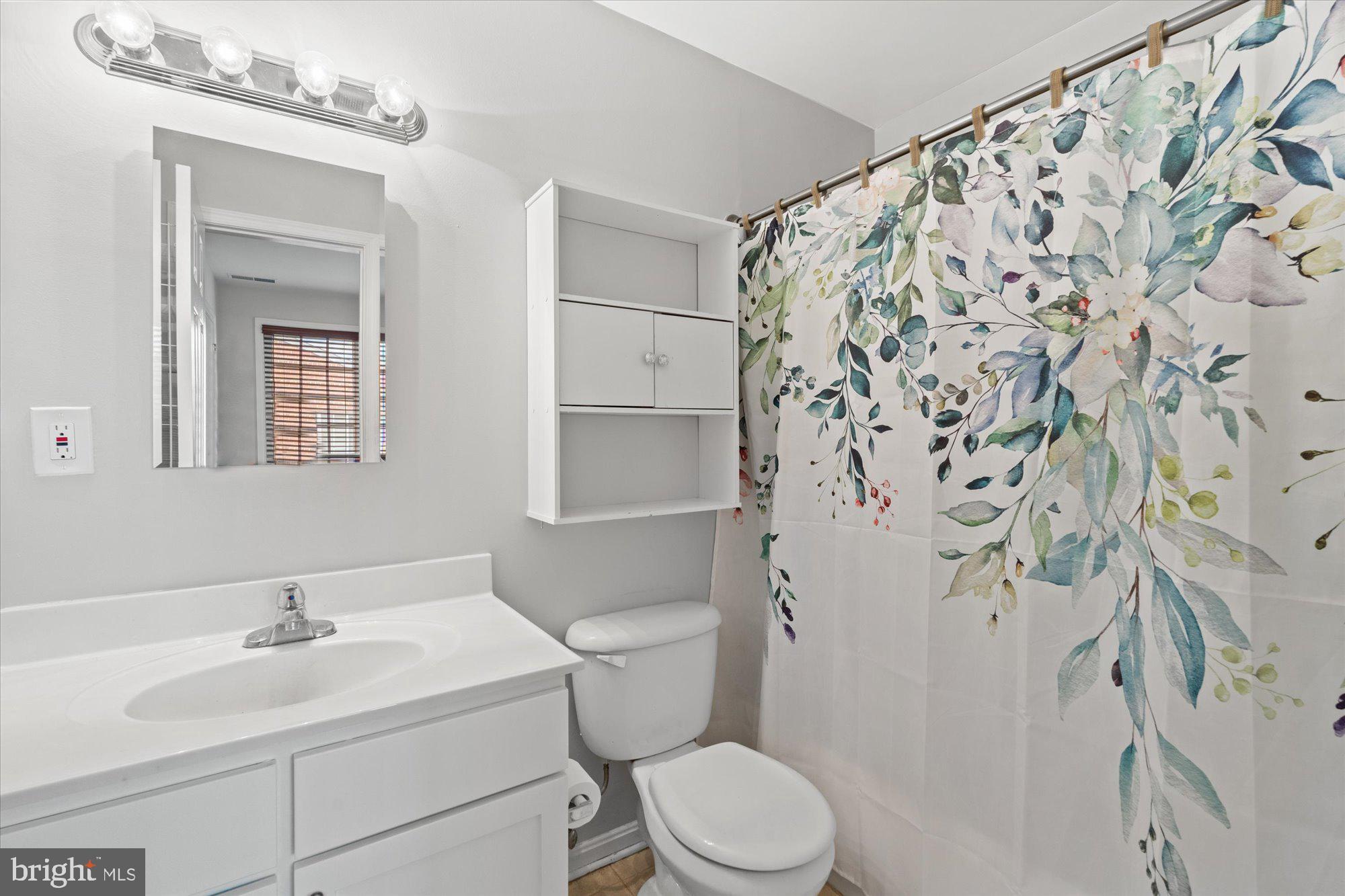 1569 N van Dorn St #A