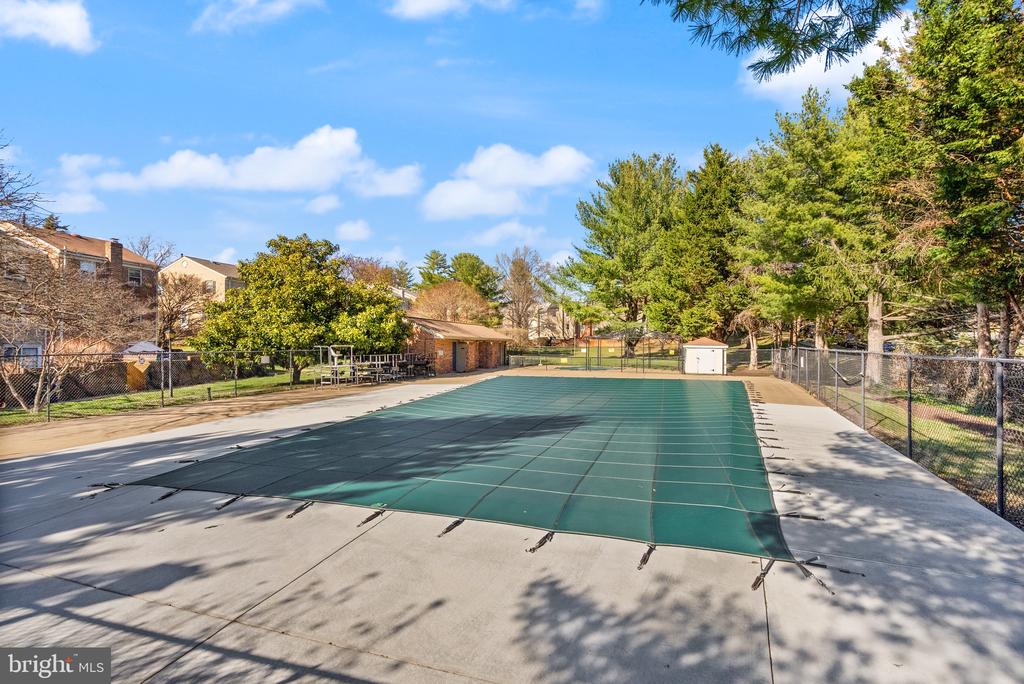 4533 Maxfield Dr