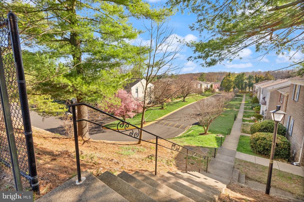 4533 Maxfield Dr