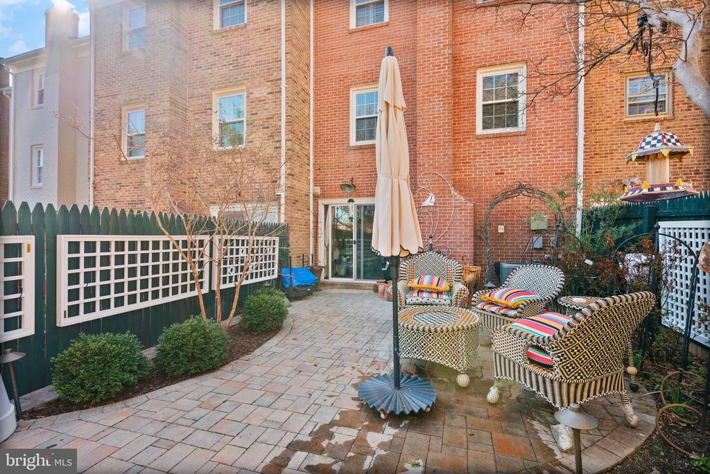 4533 Maxfield Dr