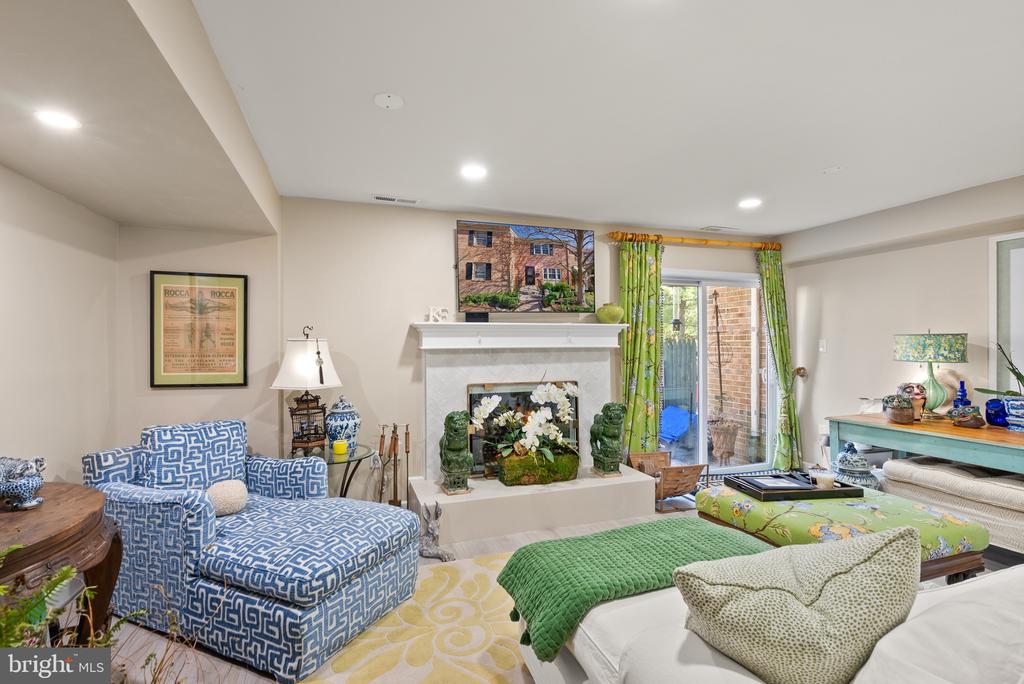 4533 Maxfield Dr