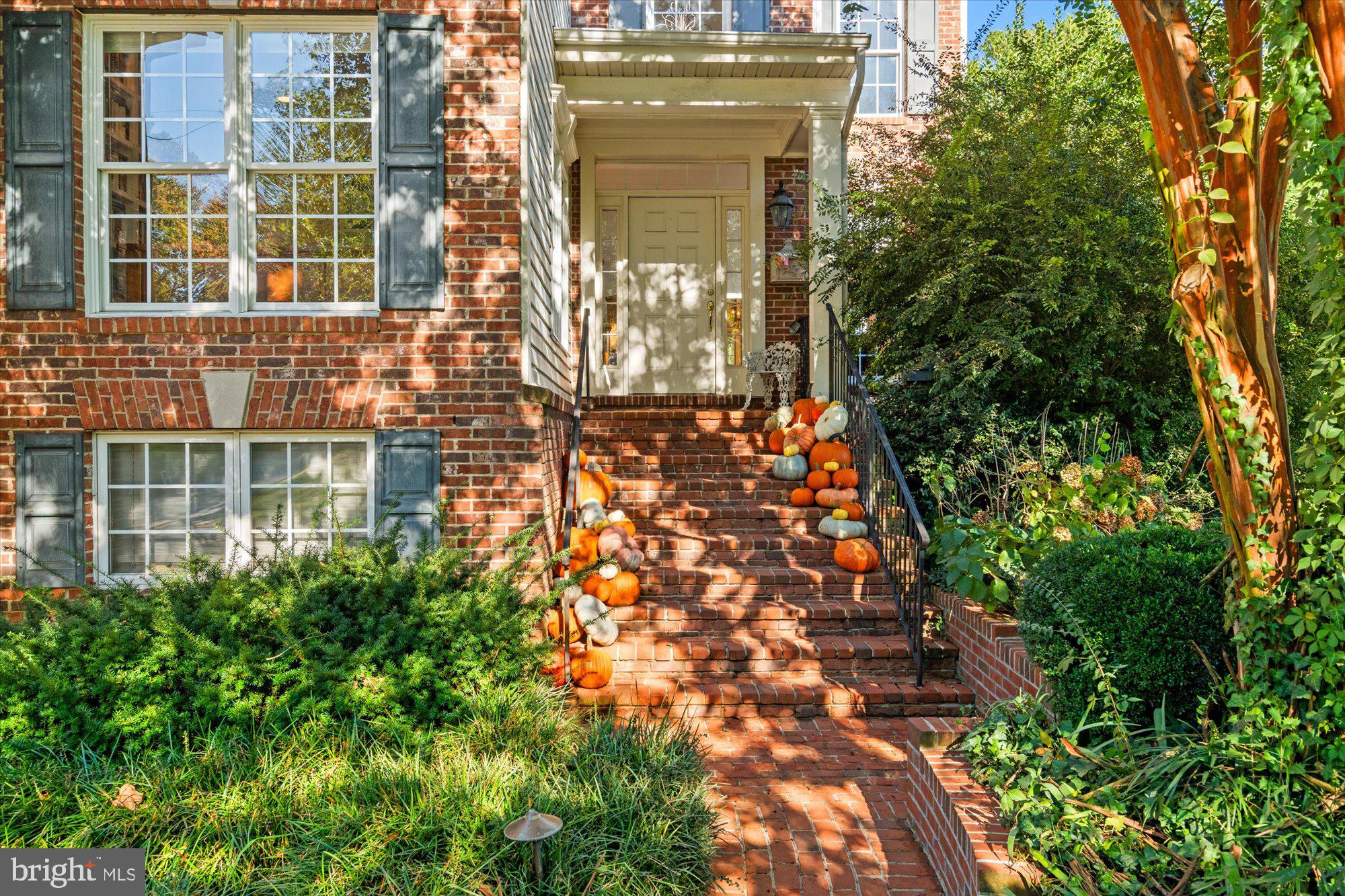 8413 W BOULEVARD DRIVE