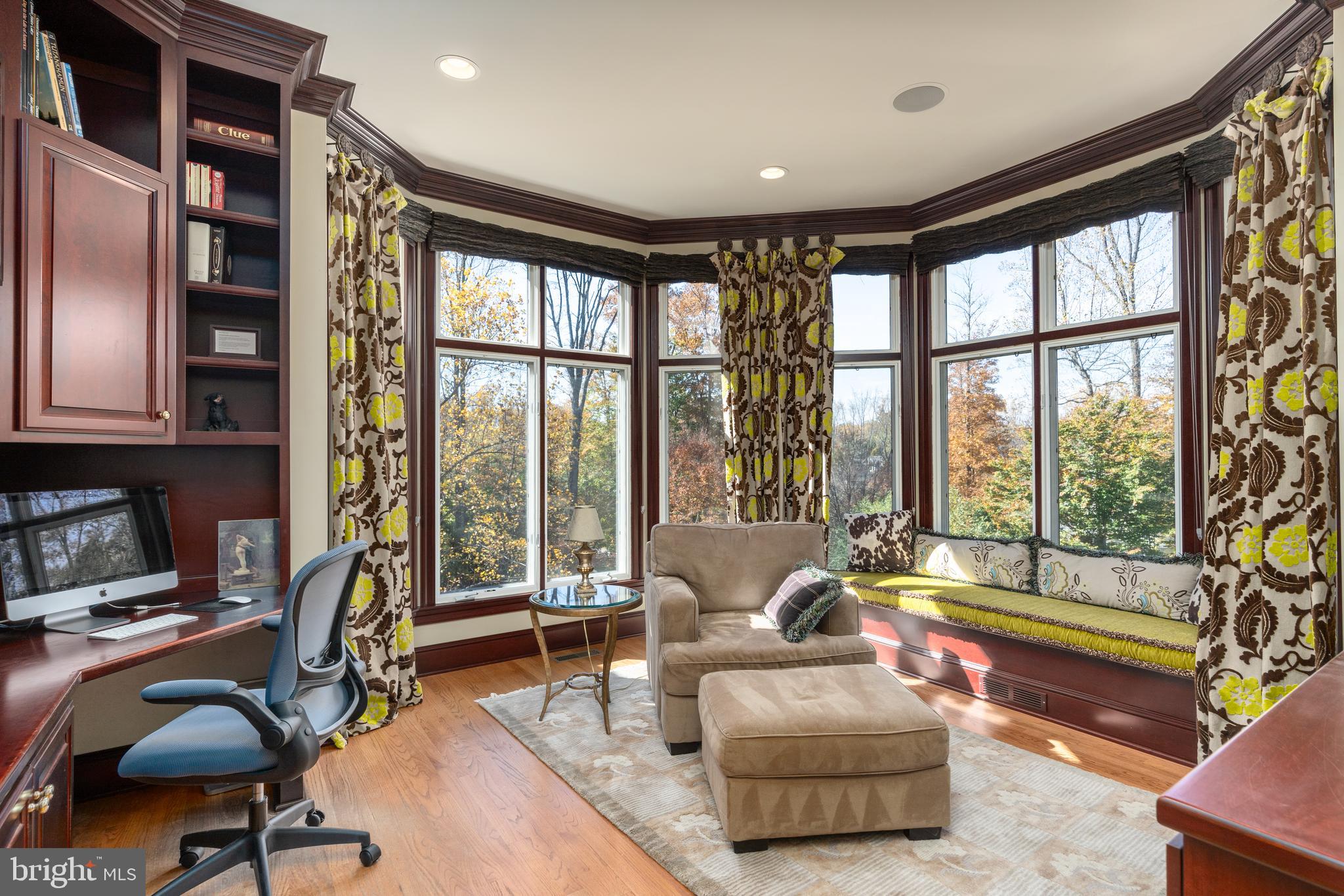 7818 CROWNHURST COURT