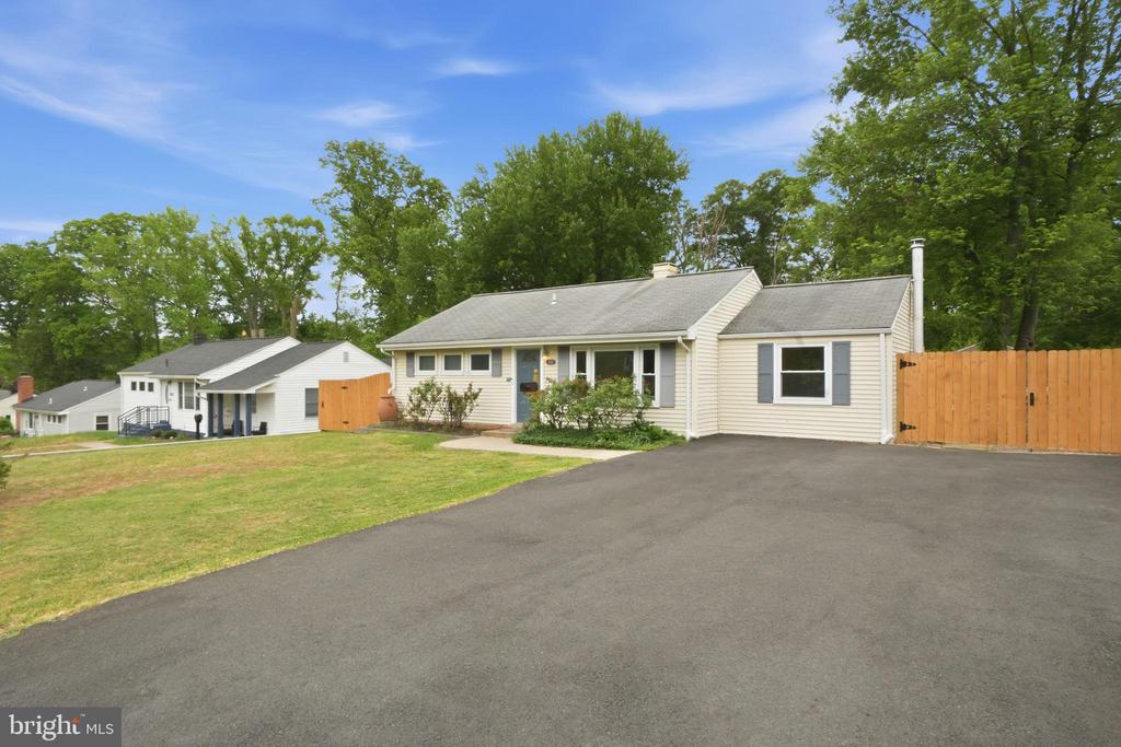 6626 DORSET DRIVE