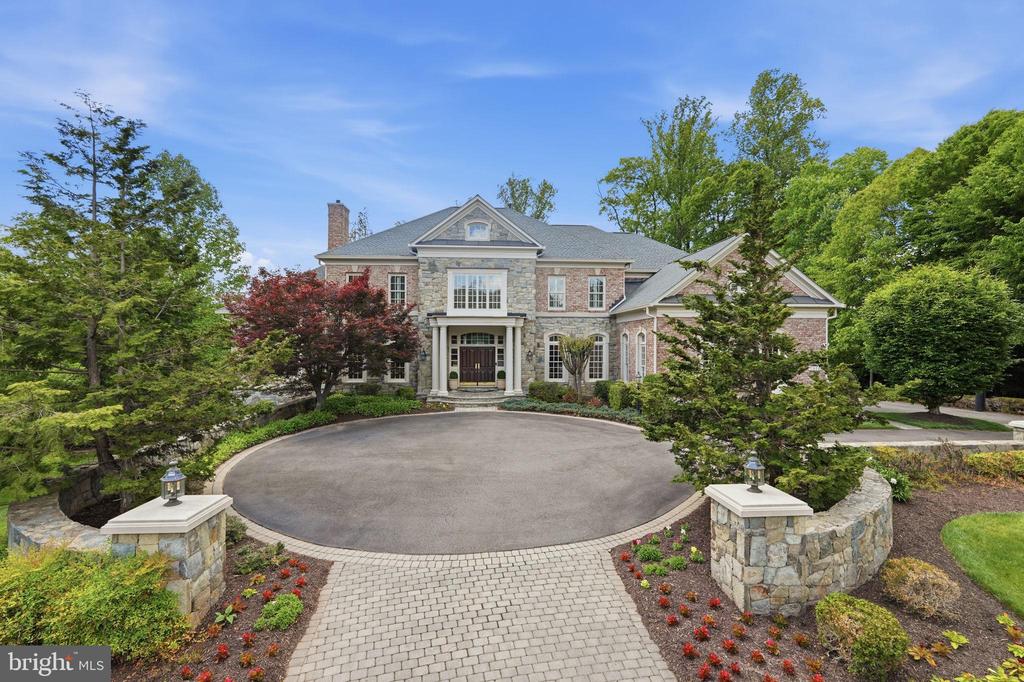 7818 CROWNHURST COURT