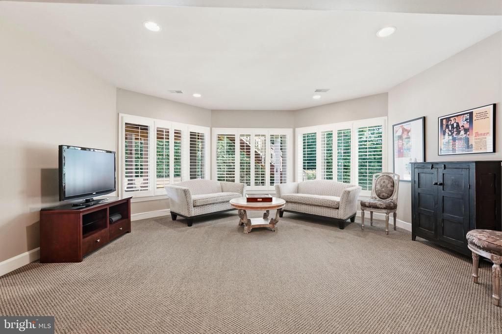 7818 CROWNHURST COURT
