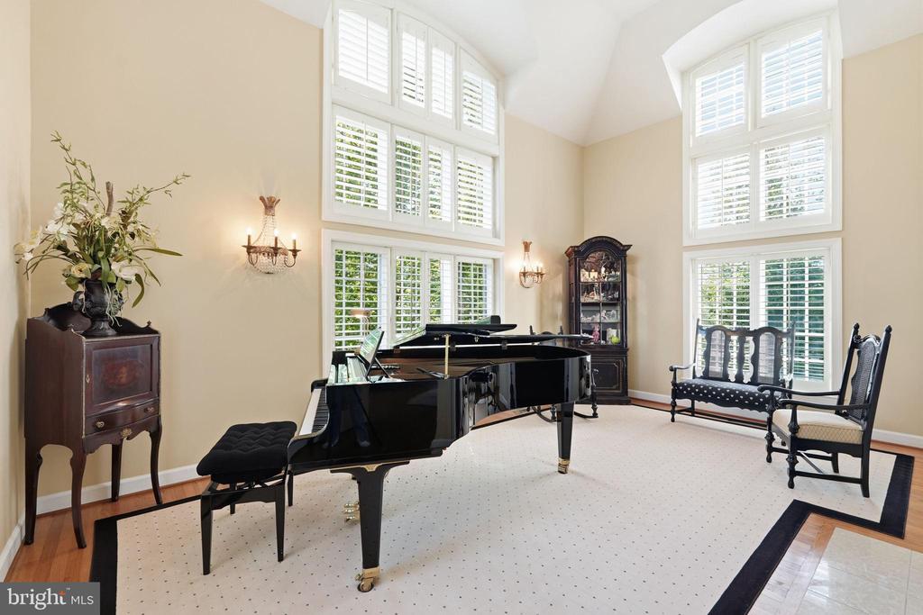 7818 CROWNHURST COURT