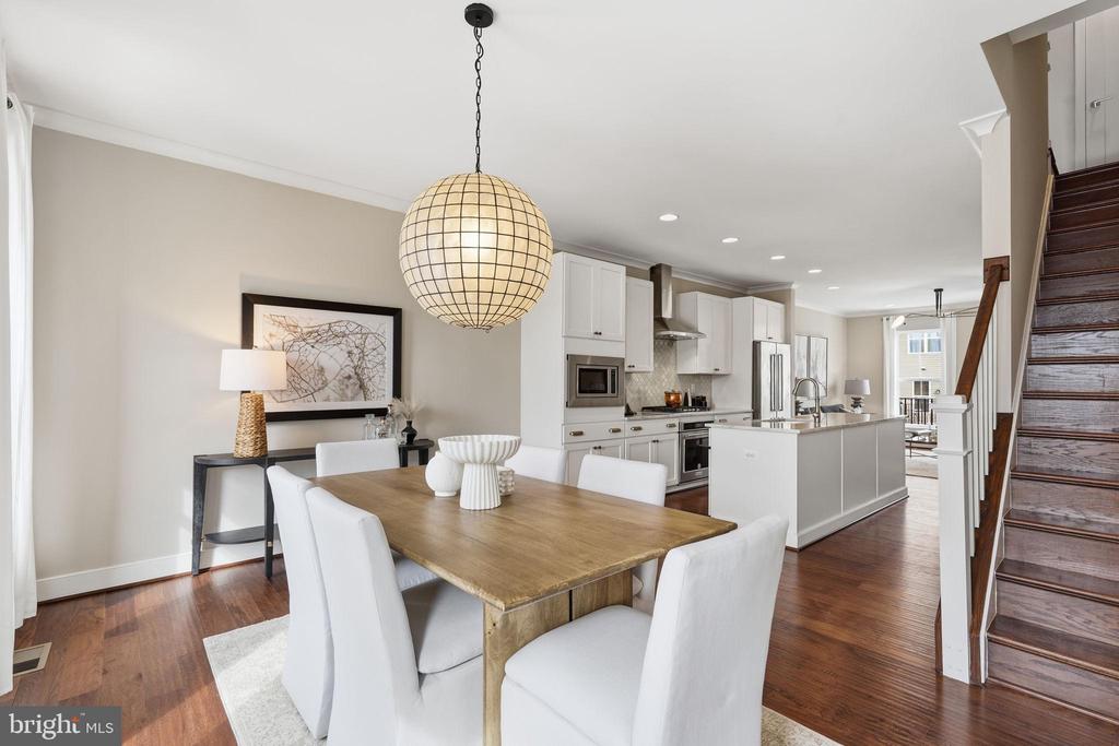 23000 LAVALLETTE SQUARE