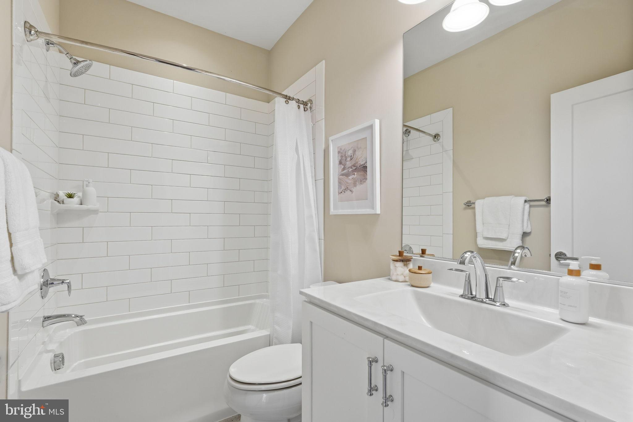 23000 LAVALLETTE SQUARE