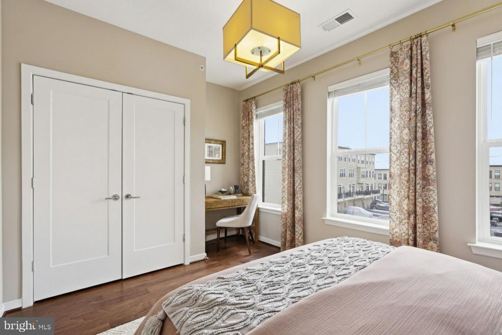 23000 LAVALLETTE SQUARE