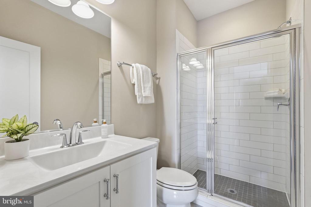 23000 LAVALLETTE SQUARE