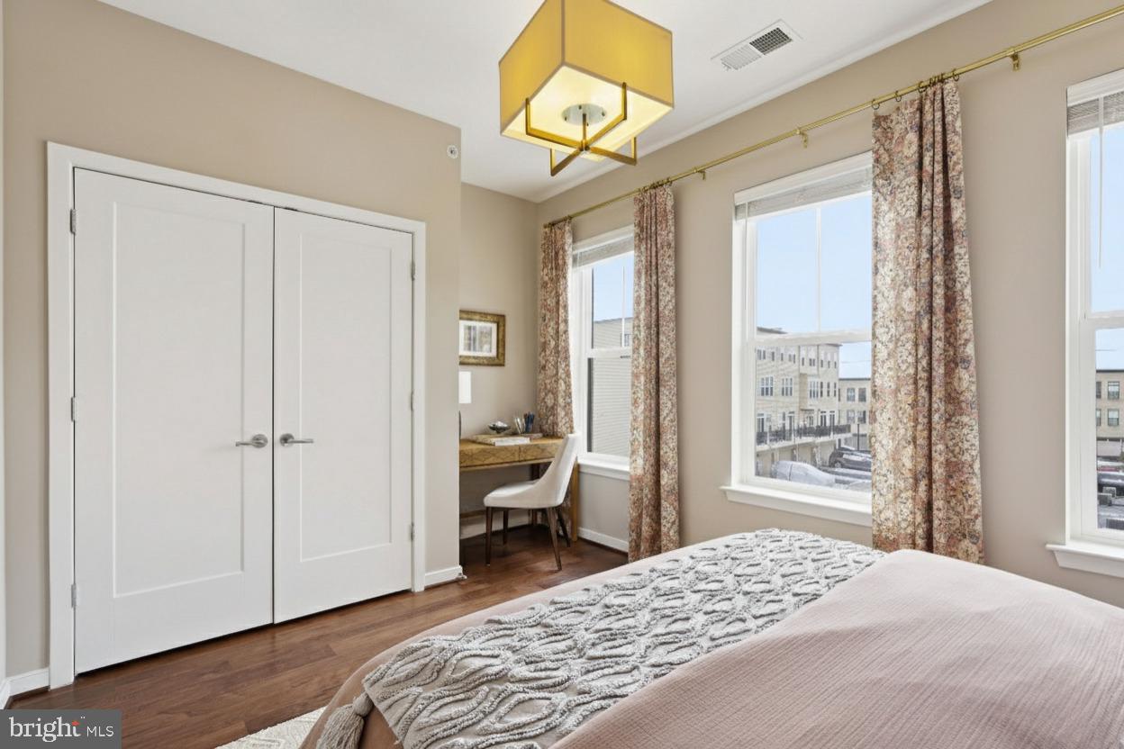 23000 LAVALLETTE SQUARE