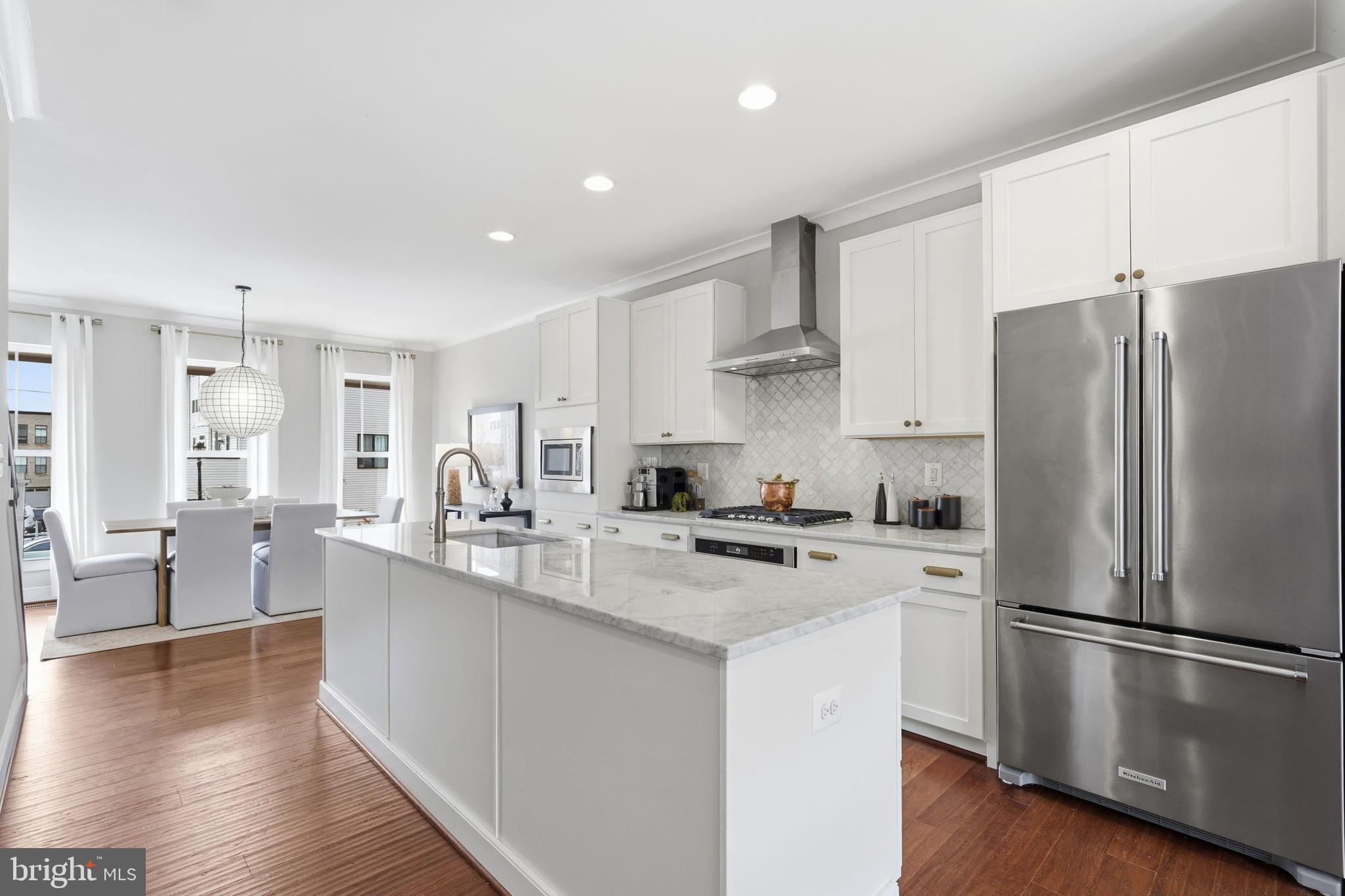 23000 LAVALLETTE SQUARE