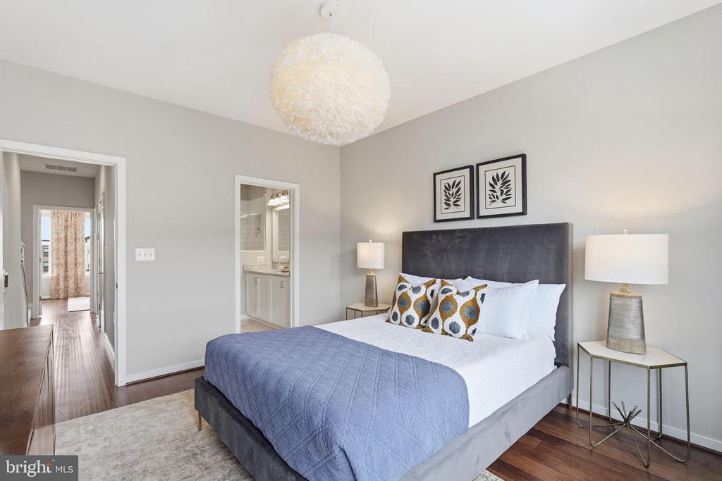 23000 LAVALLETTE SQUARE