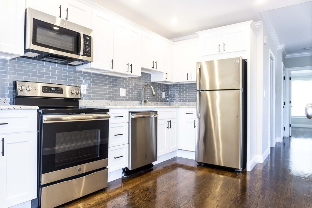 39-41 W Walnut Park