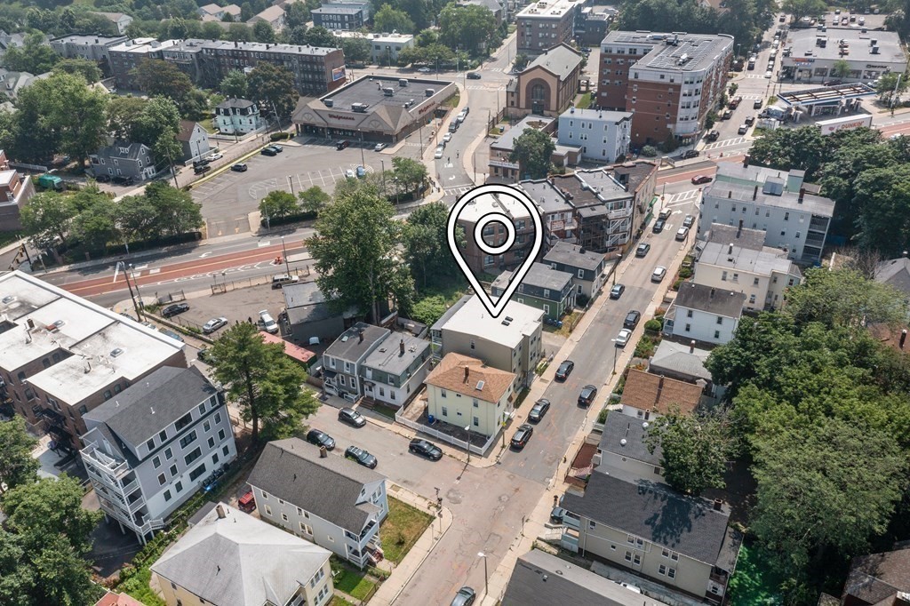 39-41 W Walnut Park