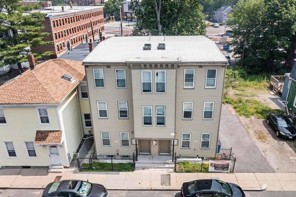 39-41 W Walnut Park