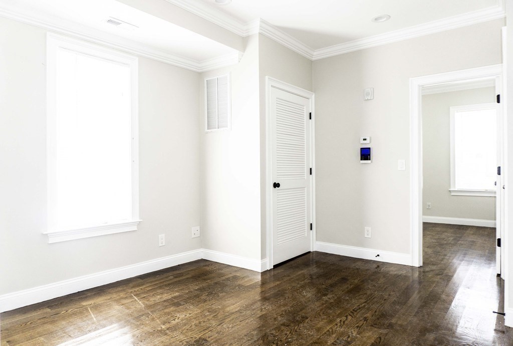 39-41 W Walnut Park