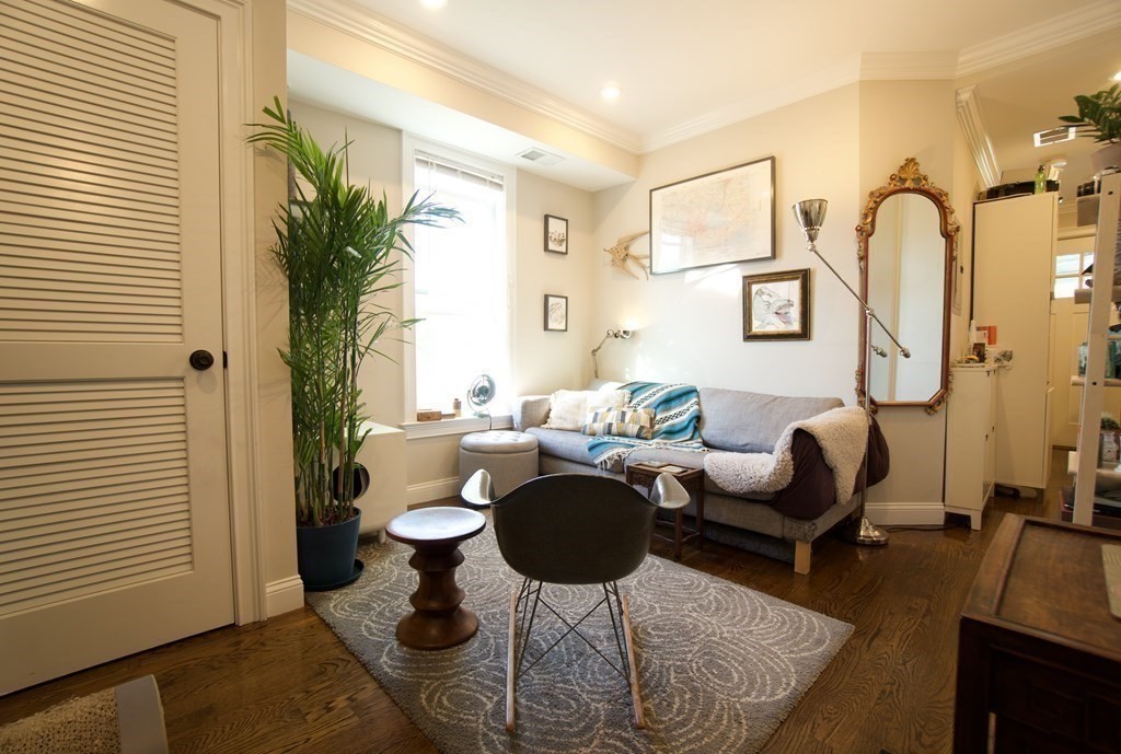 39-41 W Walnut Park