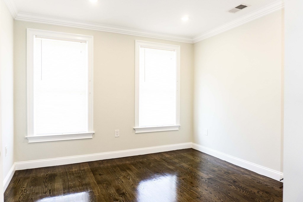 39-41 W Walnut Park