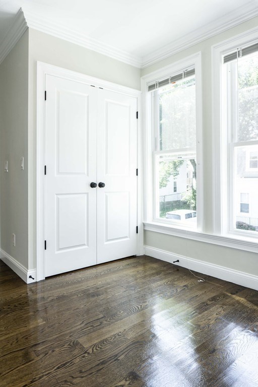 39-41 W Walnut Park
