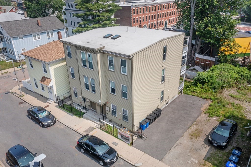 39-41 W Walnut Park