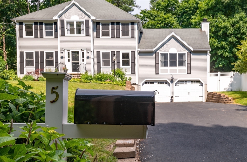 5 Curve Rd