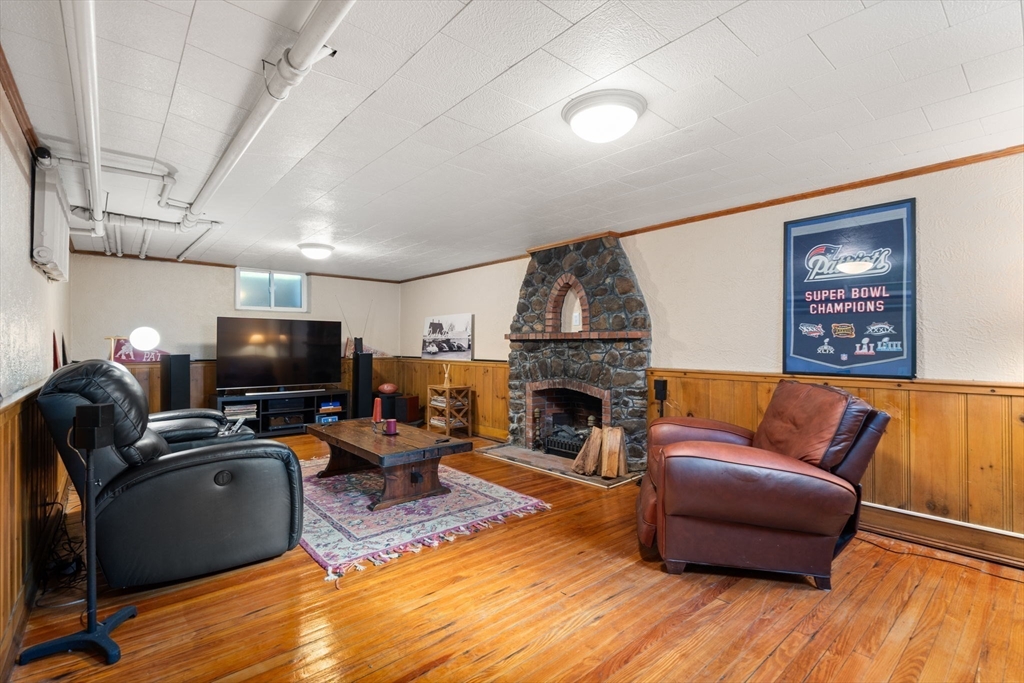 175 Jason St