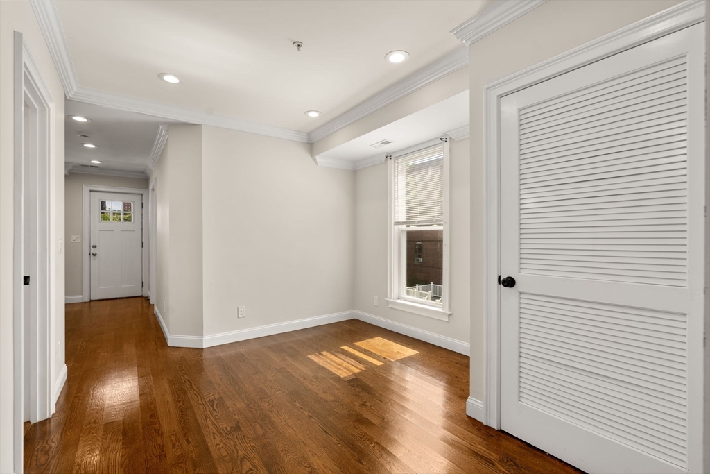 39 W Walnut Park