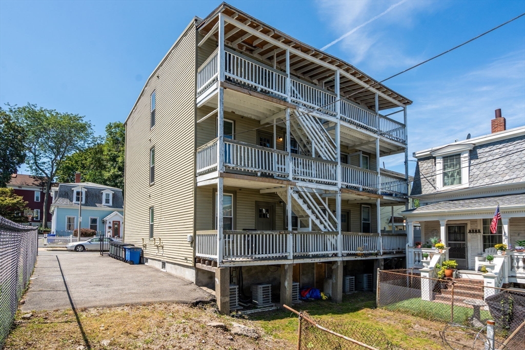 39 W Walnut Park