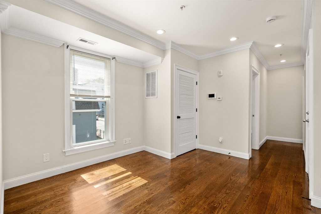 39 W Walnut Park