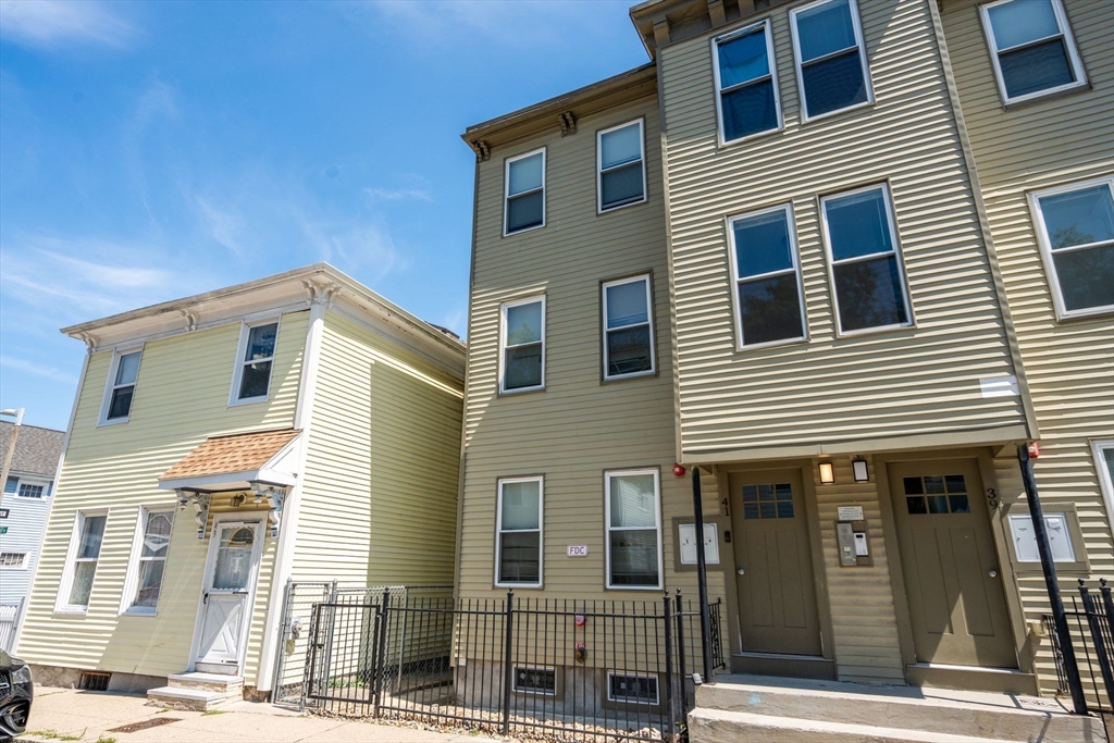 41 W Walnut Park