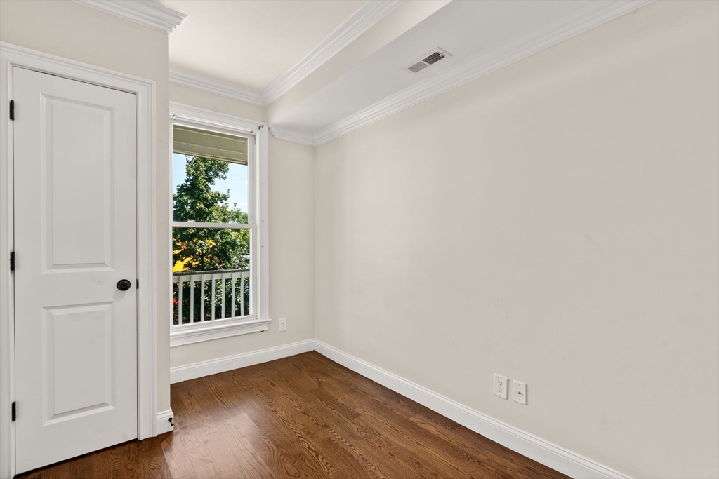 41 W Walnut Park
