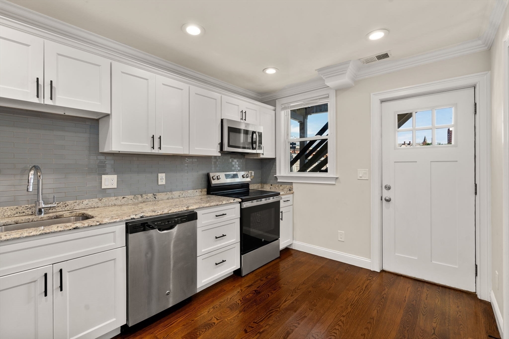41 W Walnut Park