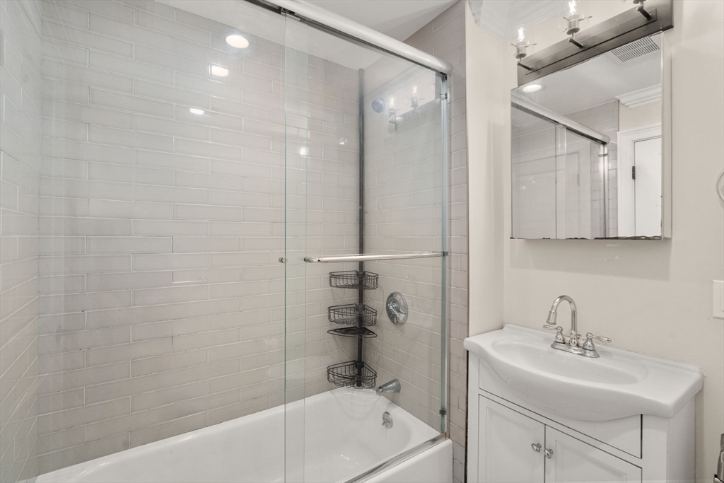 39 W Walnut Street # 1
