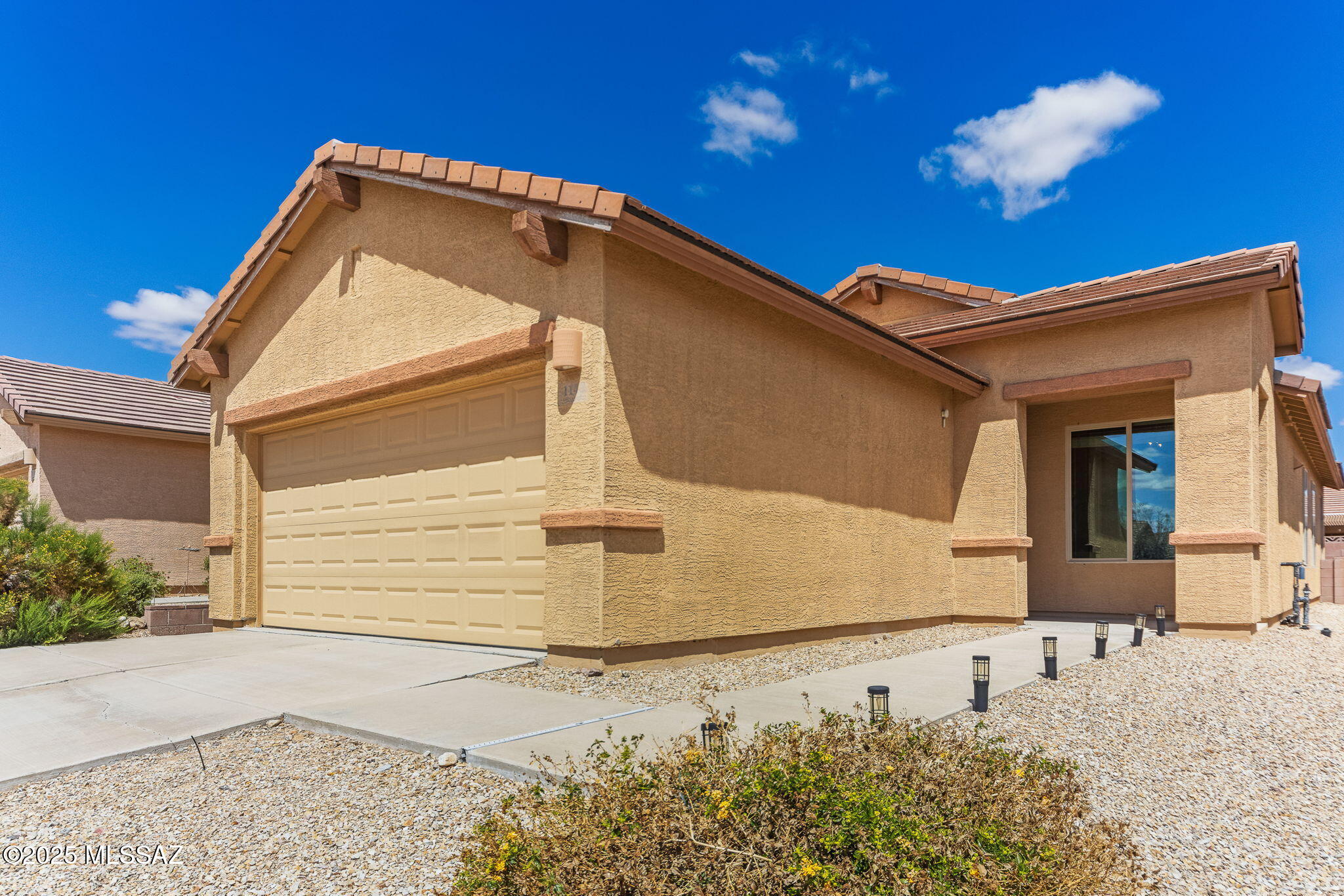 1142 W Pastora Peak Drive