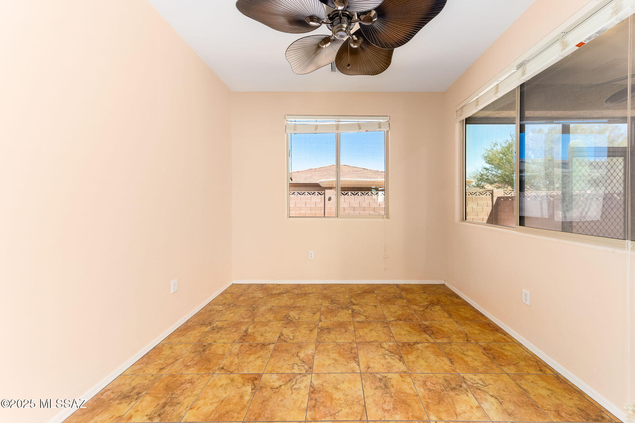 1142 W Pastora Peak Drive