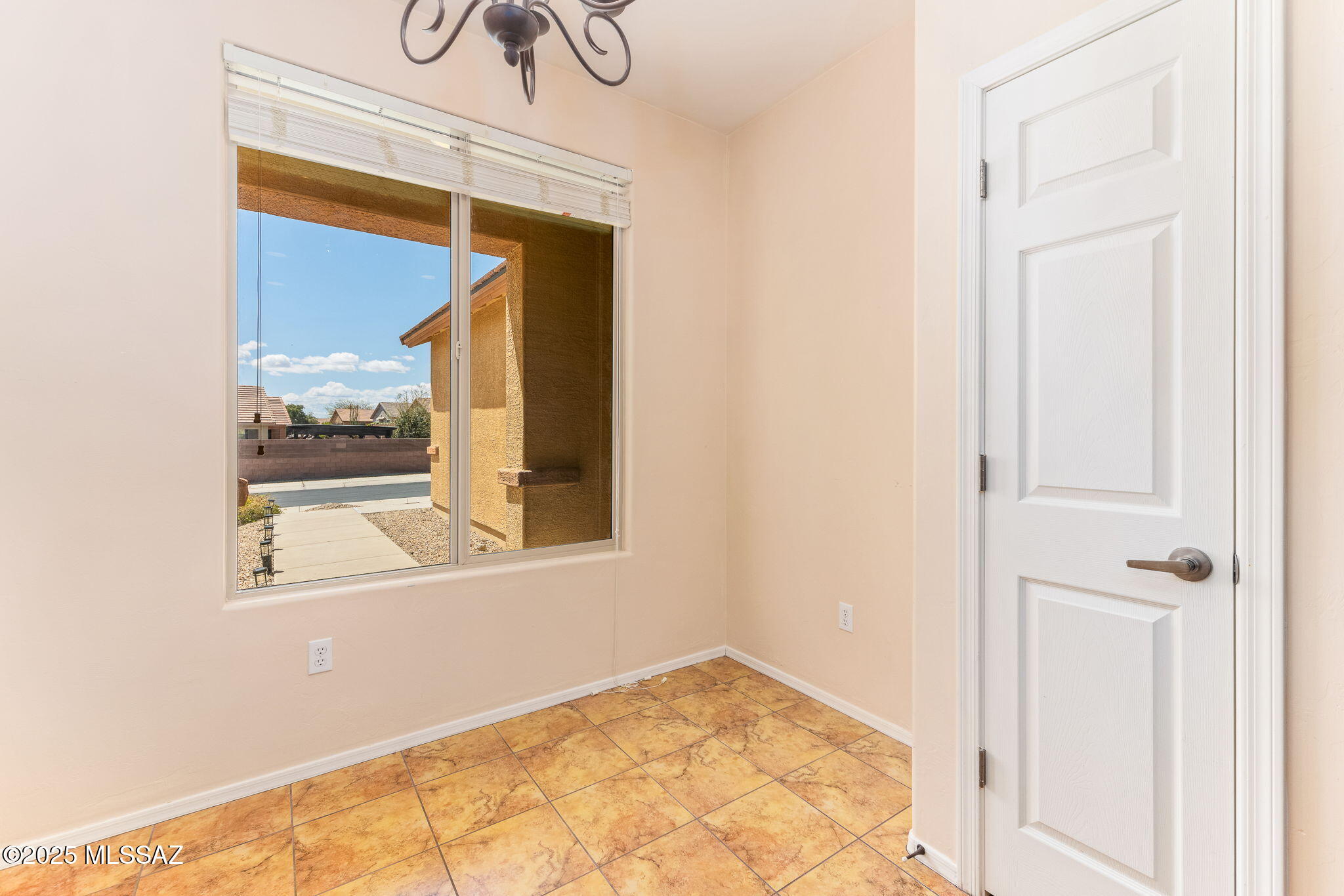 1142 W Pastora Peak Drive
