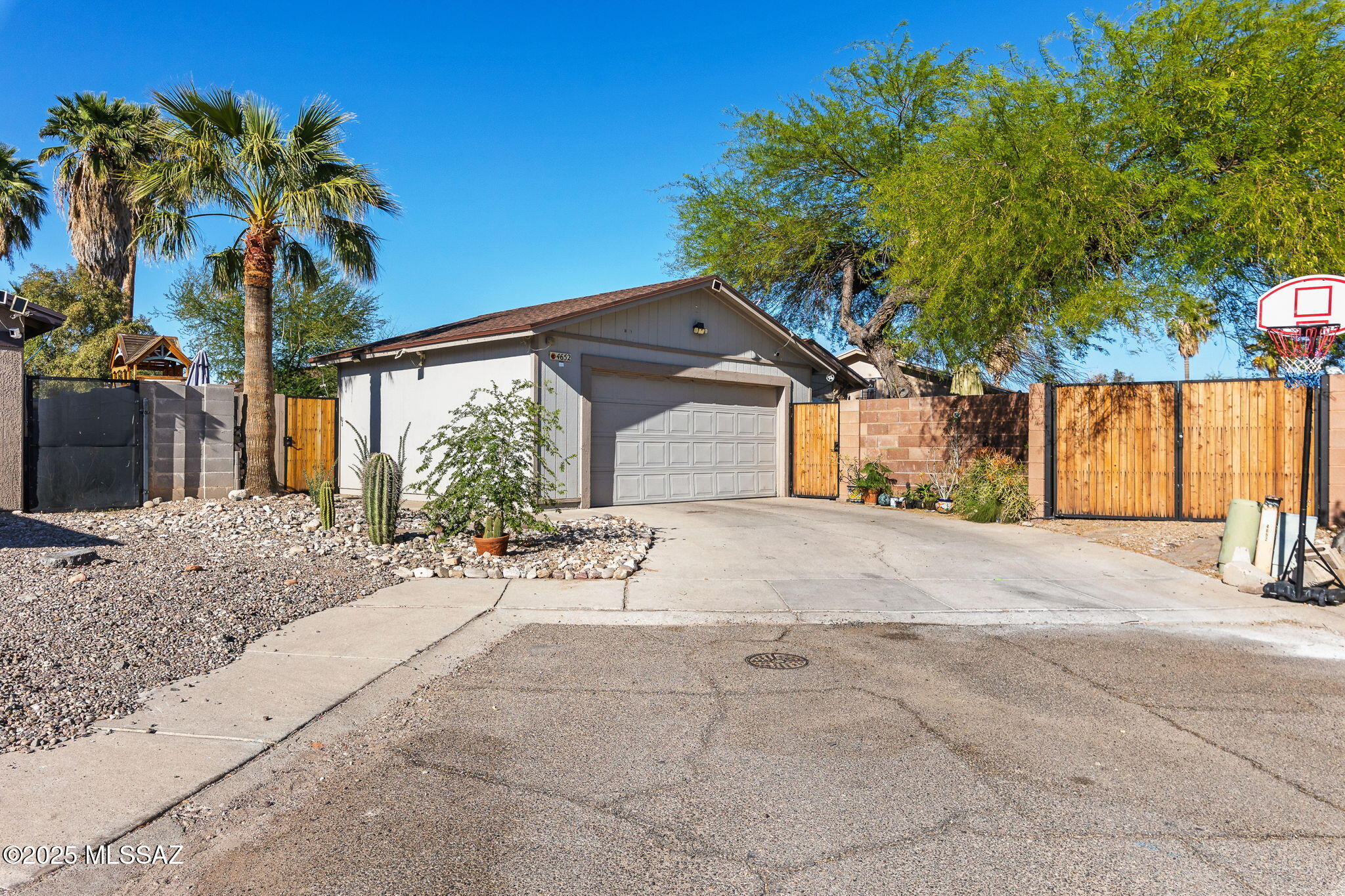 4652 N Southbrooke Place