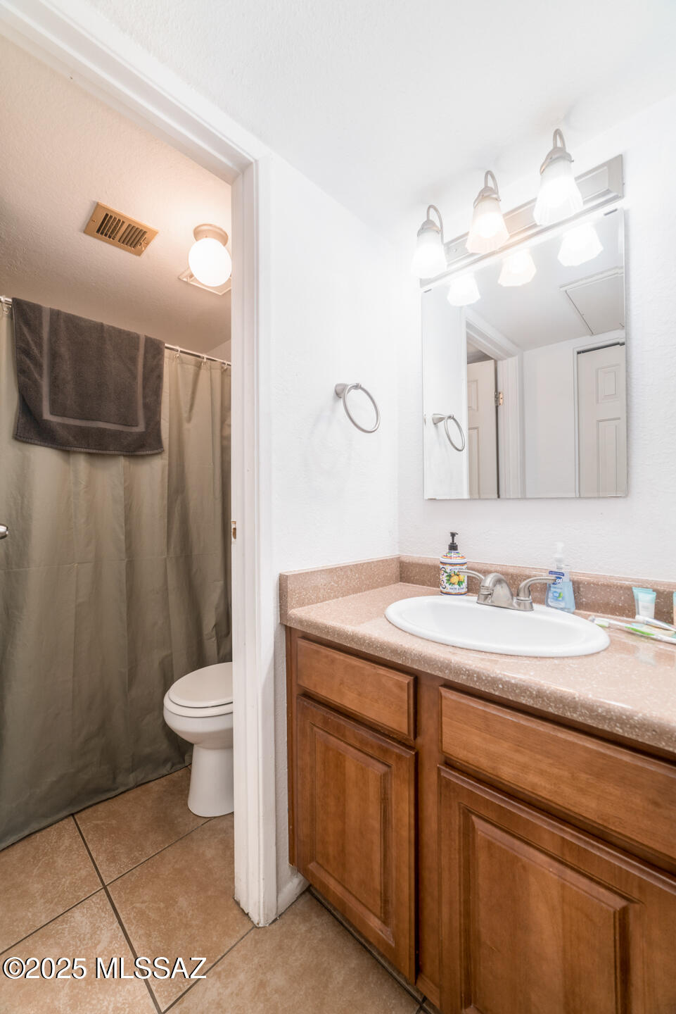 1745 E Glenn Street Unit: 121