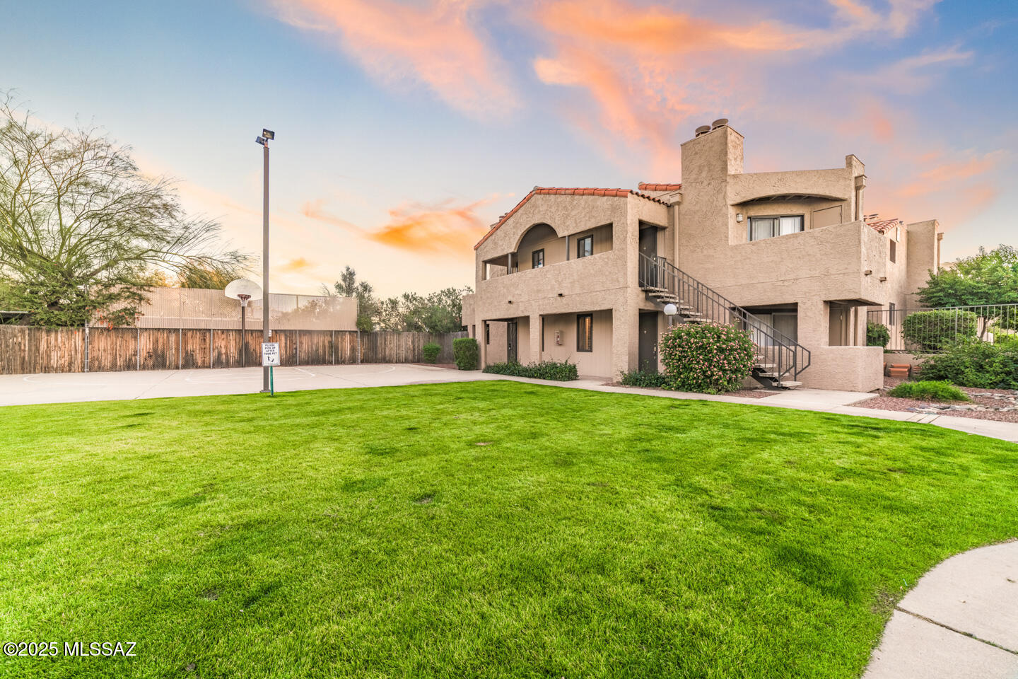 1745 E Glenn Street Unit: 121